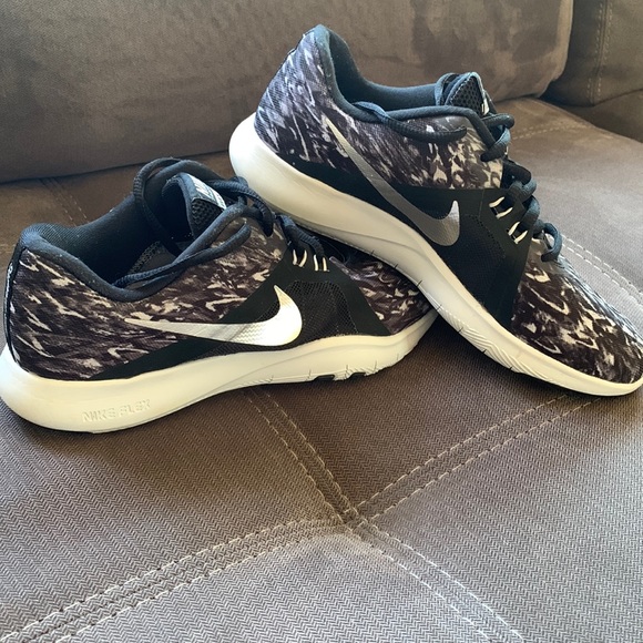 Nike Shoes - Nike Womens Flex Trainer 8